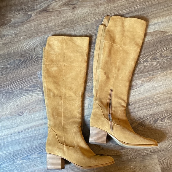 Very well cared for suede boots - Picture 4 of 9